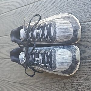 Altra Escalante Women’s Size 9.5 Athletic Running Shoes Zero Drop Gray Black